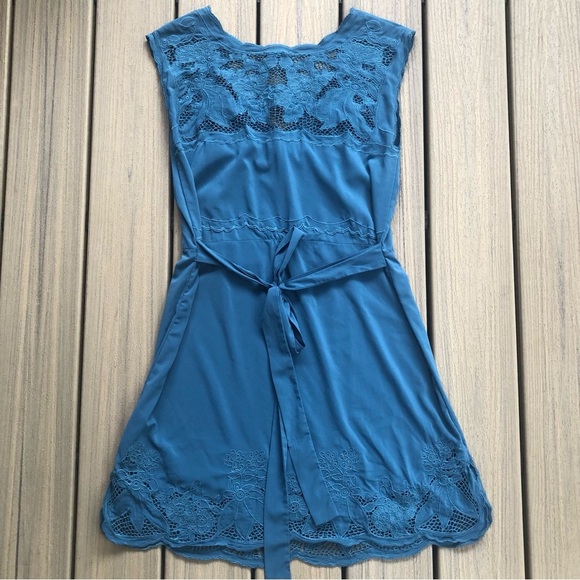 Akualani Lined Blue Dress with Lace Accent & Tieback Size L - Picture 7 of 11